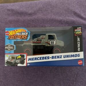 Mercedes-Benz Unimog Pull-Back Hot Wheels - Gray